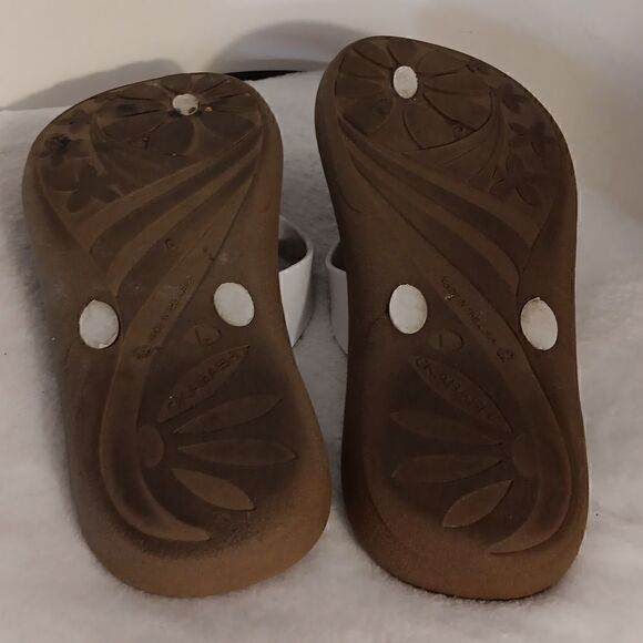 Okabashi  White Thong Sandals - Picture 4 of 6